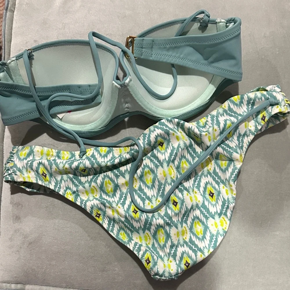 Victoria's Secret Teal and Patterned Bikini - Picture 6 of 9